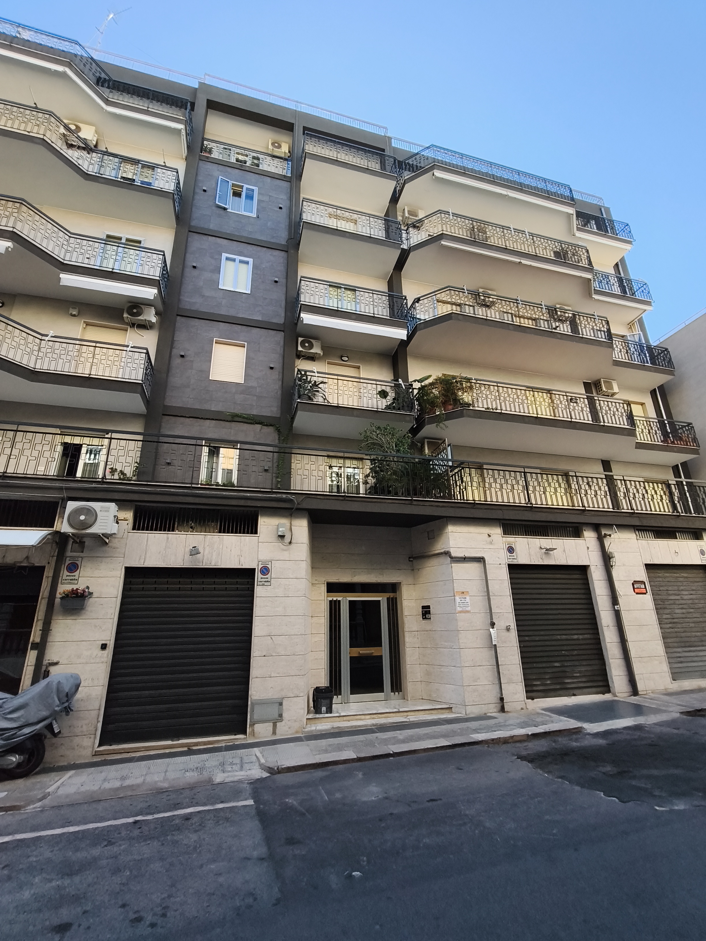 RIF. 05/26 -AMPIO QUADRIVANI – GIOVINAZZO