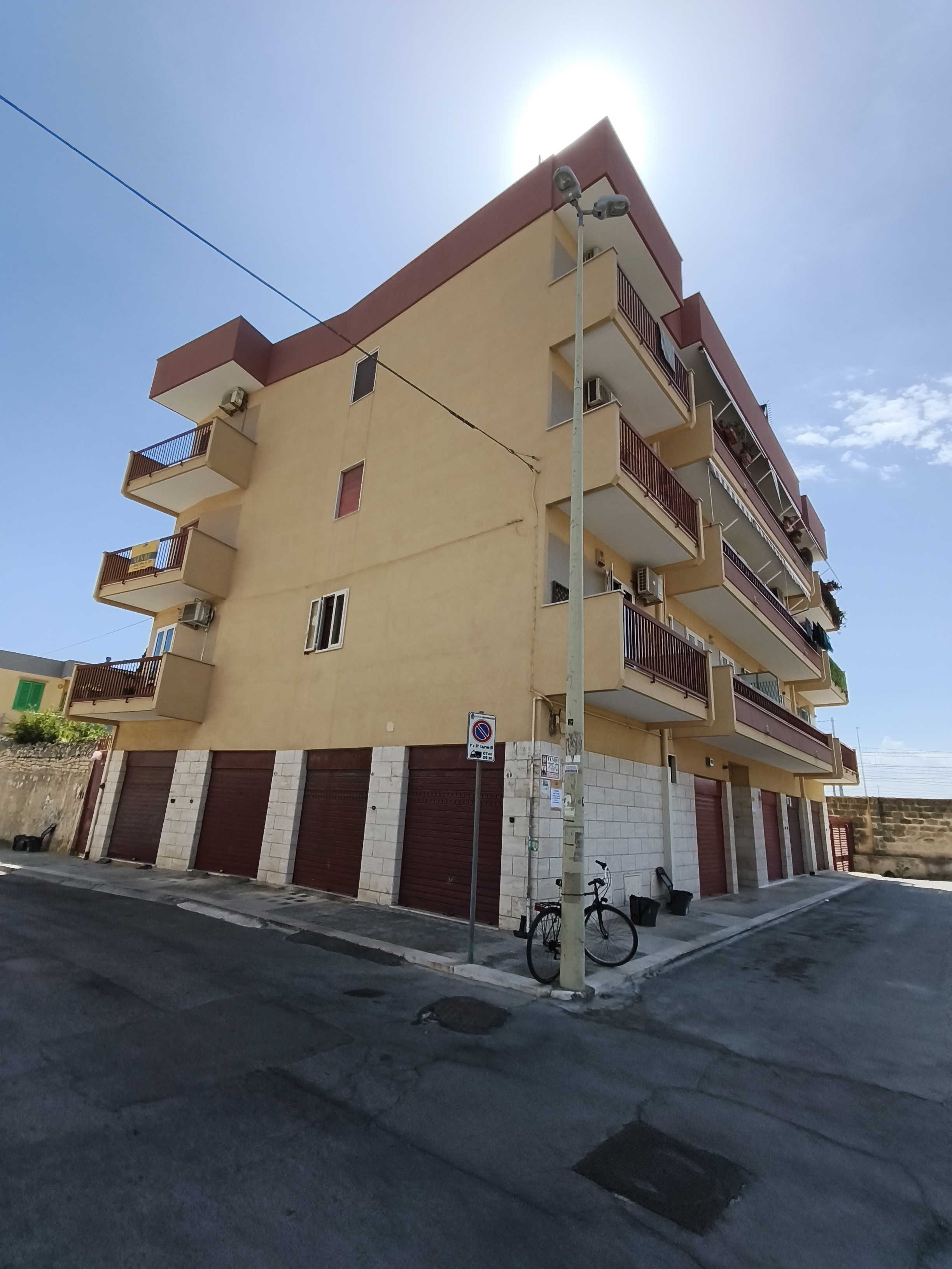 RIF. 07/26 – AMPIO TRIVANI – GIOVINAZZO