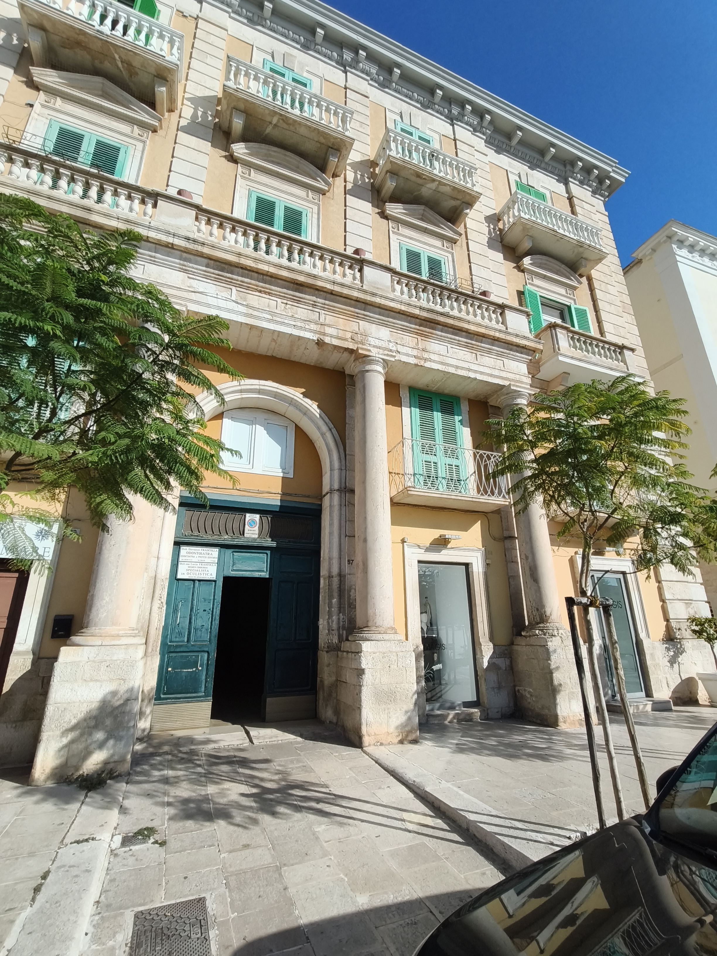 RIF. 10/26 CENTRALE TRIVANI D’EPOCA – GIOVINAZZO